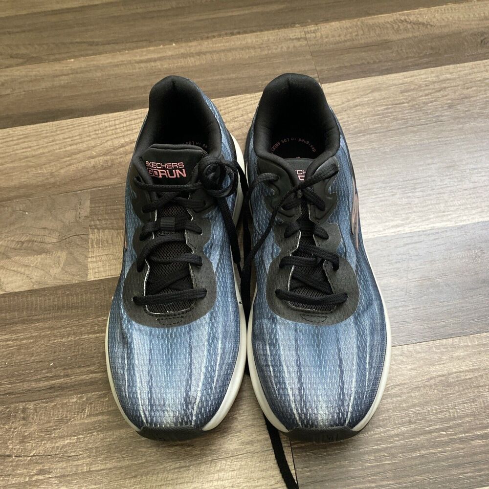 Women Sketcher shoe size 8